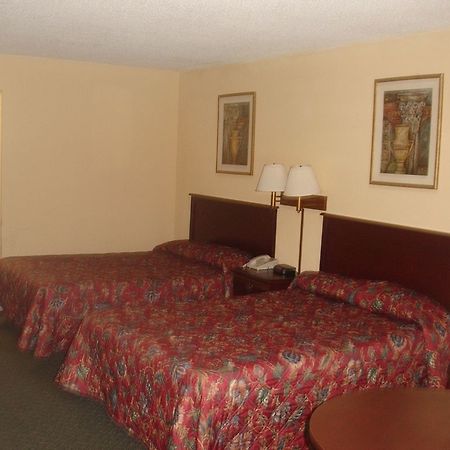 Carriage Inn Lancaster Room photo