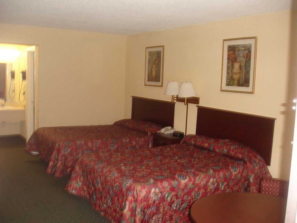 Carriage Inn Lancaster Room photo